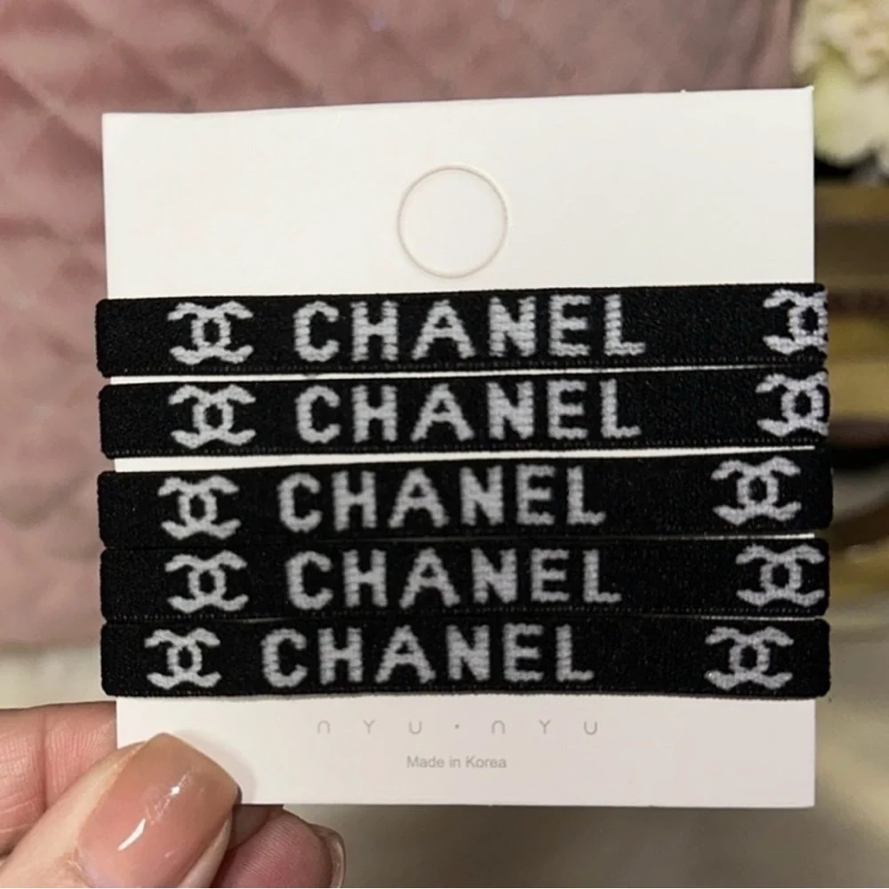 BLACK & WHITE DESIGNER STYLE LOGO ELASTIC HAIR TIES SET OF 5